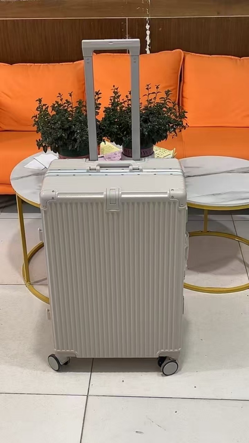 PP luggage wholesaler USA