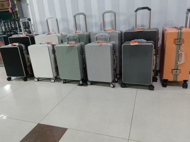 чемодан PP stock lot Екатеринбург